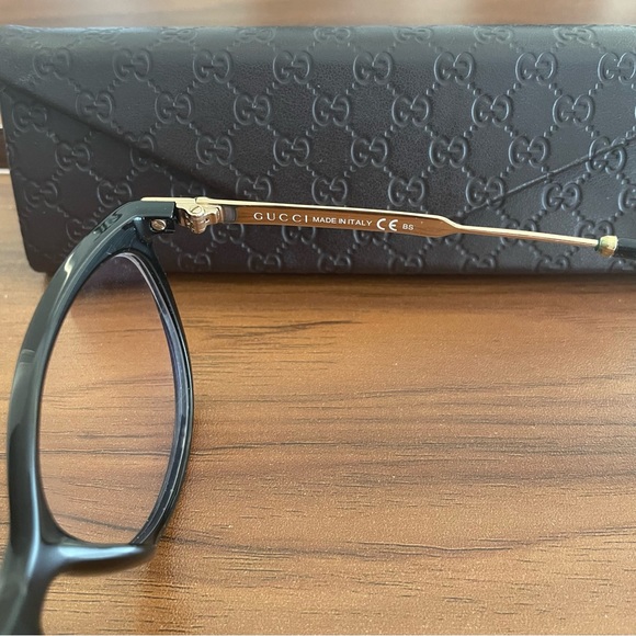 New as✨Authentic Gucci spectacles with case, cloth bag - Made in Italy 💚❤️💚 - Picture 3 of 13